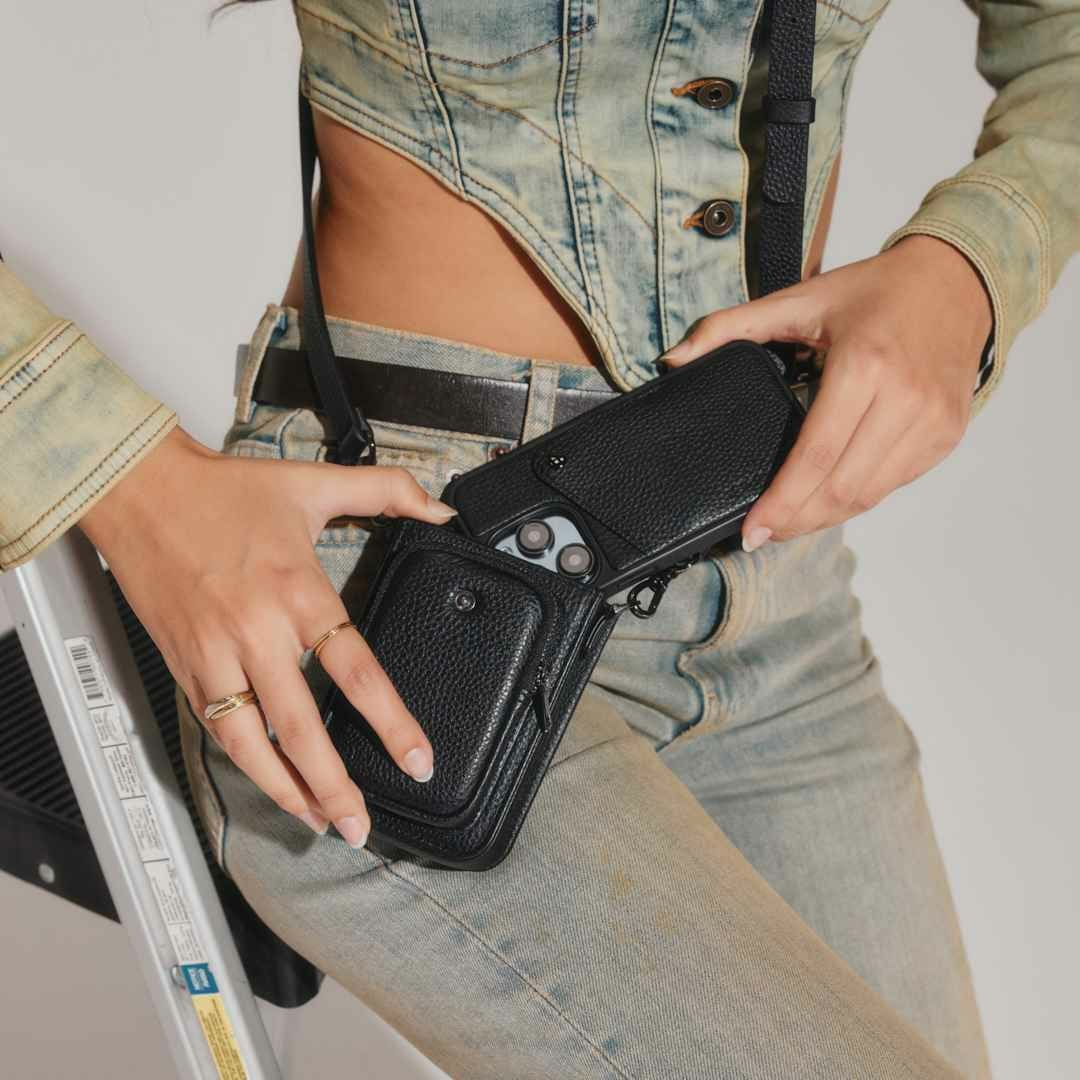 【美品✨】バンドリヤー ヘイリー フォーンポーチ ピューター レザー ブラック iPhone・Android対応】HAILEY PHONE POUCH PEWTER ヘイリー フォン