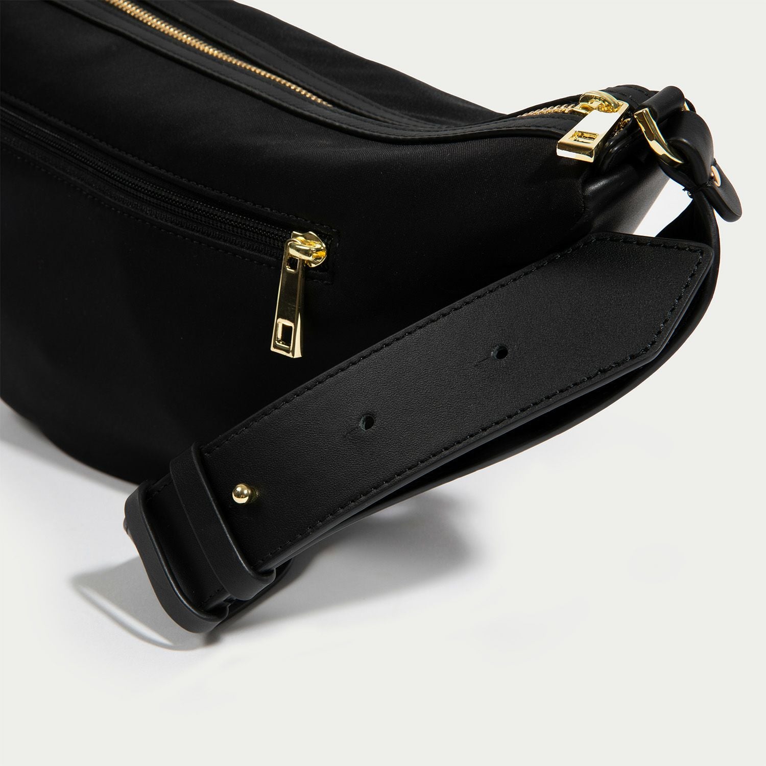 DAPHNE SLING BAG ダフネ スリング バッグ | バンドリヤー(BANDOLIER